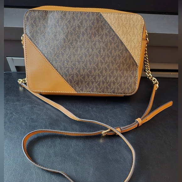 Michael Kors Crossbody - Picture 2 of 6